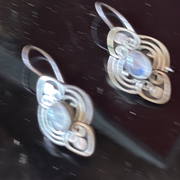 Pair pierced rainbow moonstone oval cabochon with sterling silver ornate design - Picture 3 of 7